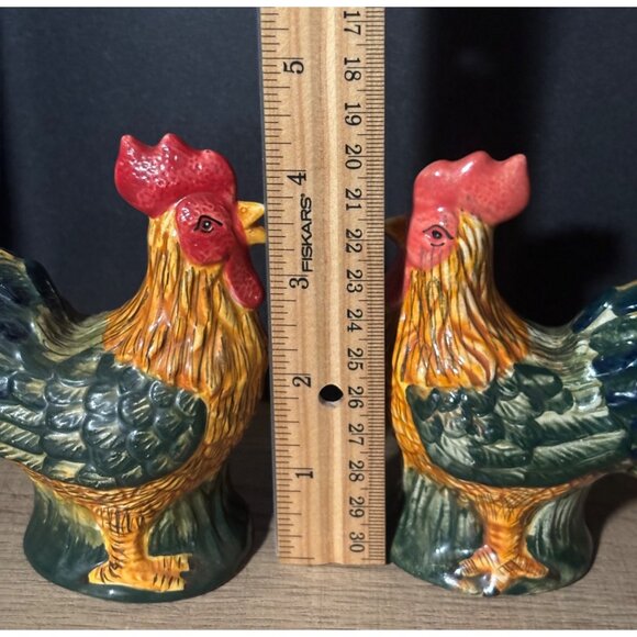 Ceramic Rooster Salt & Pepper Shaker Set Handpainted Farmhouse Kitchen - Picture 8 of 9